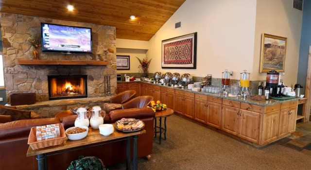 Pine Inn at Trail's End Lodge - Two Bedroom Residence with Spa #7 2 Condo, Забронировать Курортный отель Отели Парк-Сити с завтраком, Завтраки