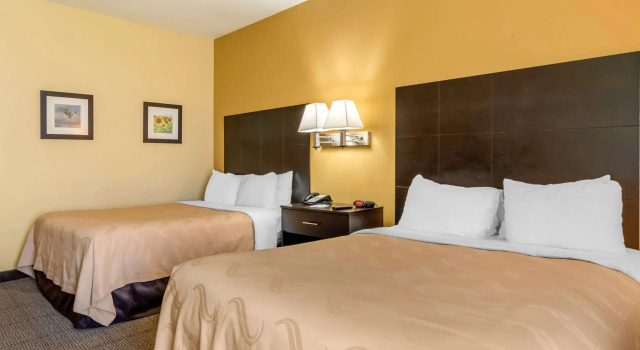Четырёхместный номер Standard Quality Inn & Suites Lenexa Kansas City