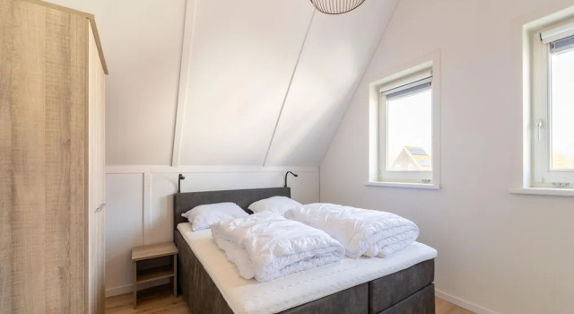 Nice vacation home with a garden, Buchen Sie Hotel Sint Maartensdijk Tholen