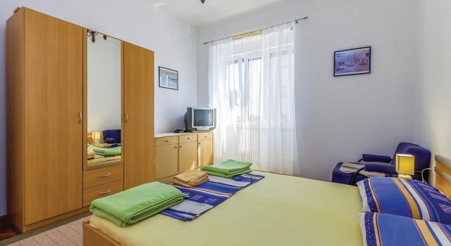 Awesome Home in Novi Vinodolski With Wifi and 2 Bedrooms, Забронировать Отель Отели Приморско-Горанской жупания с парковкой, Парковка