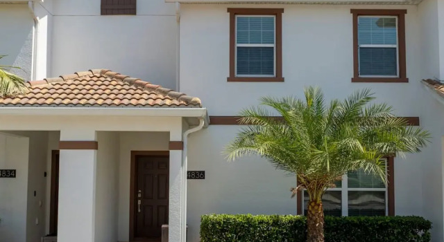 Gorgeous 4Bd w Pool Waterpark Storey Lake 4836m, Rezerwuj Hotel Kissimmee Kissimmee