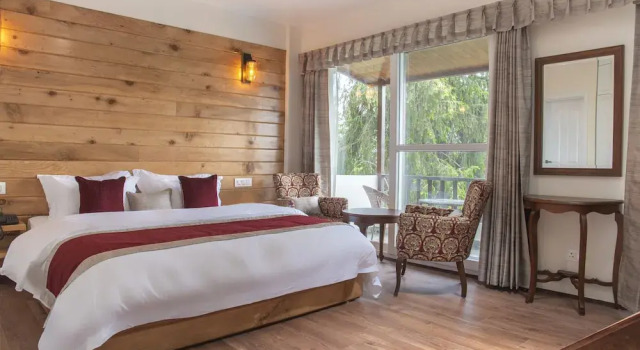 Четырёхместный семейный номер Standard с балконом и с видом на горы Echor Backwoods Villa Narkanda