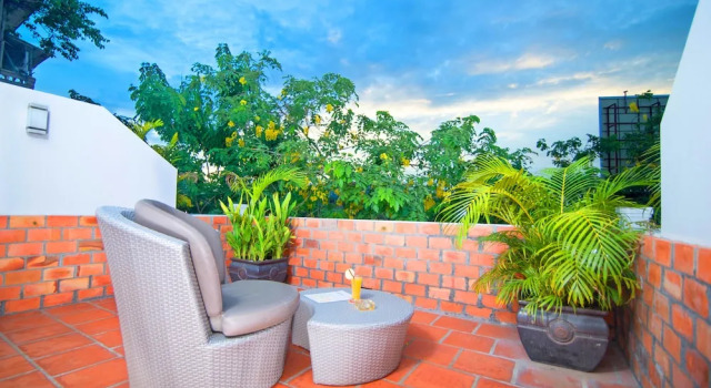 Двухместный люкс с балконом и с видом на реку Riverview Cambodia Boutique Hotel
