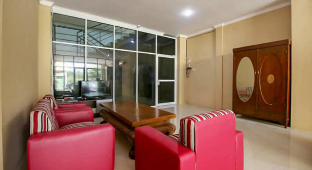 RedDoorz near Hartono Mall Solo