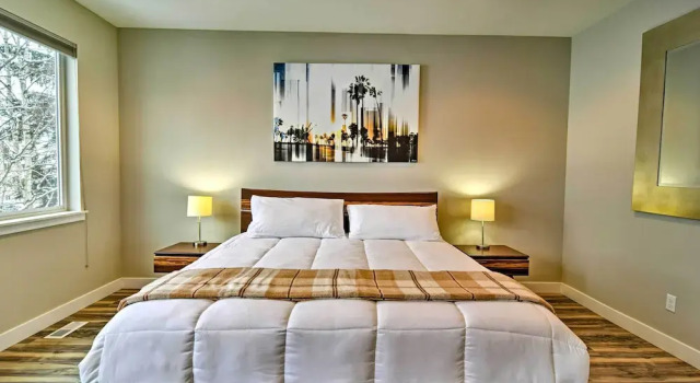 Modern Anchorage Townhome - By Delaney Park Strip!, Rezerwuj Hotel Anchorage Alaska