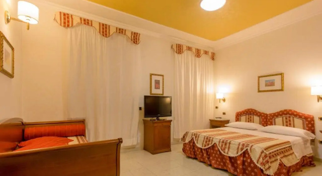 Четырёхместный номер Standard Mariano IV Palace Hotel