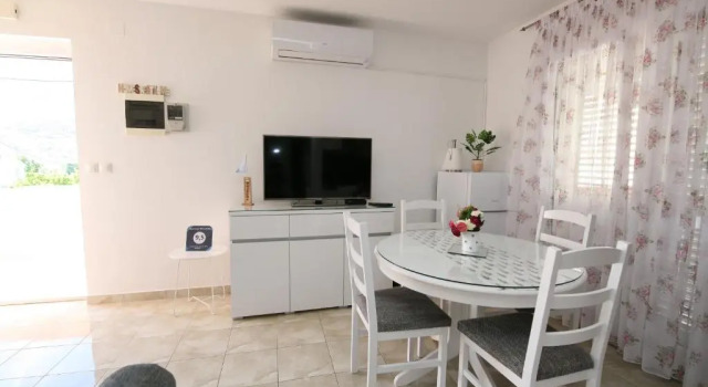 Apartman Mirica Solin, Book Lejlighed Hoteller i Solin med parkering, Parkering