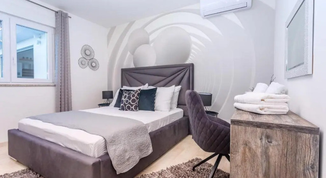 Villa Matan - only 200m from the sandy beaches, private 28m2 pool, Забронировать Вилла Виллы Окрестностей Сплита, Вилла