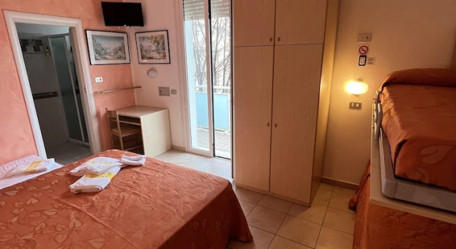 Четырёхместный номер Hotel Villa dei Fiori - sul mare con piscina
