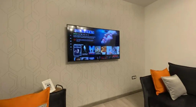 Апартаменты Comfy 2 Room Apartment - Free Parking - 350Mbps WiFi - Netflix