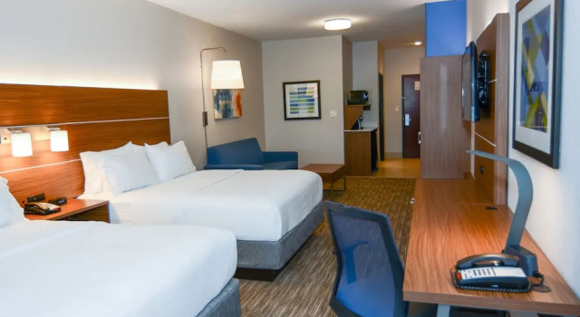 Четырёхместный люкс Holiday Inn Express Rolla by IHG