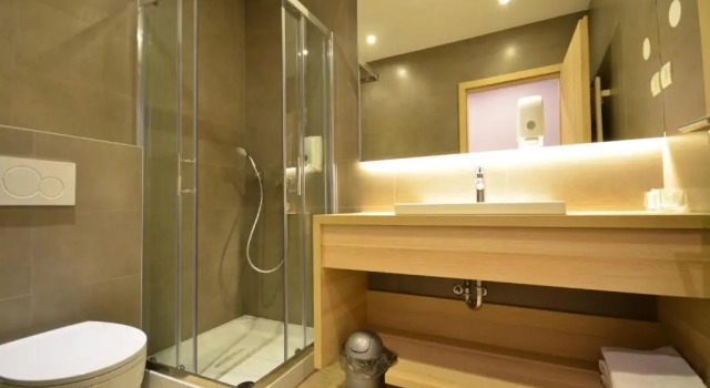 Трёхместный номер Standard Hotel Emonec