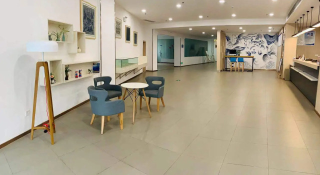 Hanting Hotel Kaili International Trade Shopping Center, Prenota Hotel Qiandongnan Cina
