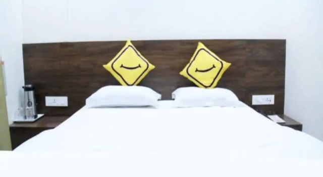 Vista Rooms At Station Road-Bhopal, Забронировать Отель Отели штата Махараштры 3 звезды, 3*