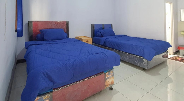Angrumba Family Homestay Syariah near RSUD Caruban Mitra RedDoorz, Book Hotel 3-Star Hotels in East Java, 3*