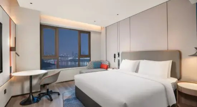 Двухместный номер Standard с видом на реку Holiday Inn Express Chongqing Ciqikou Ancient Town by IHG
