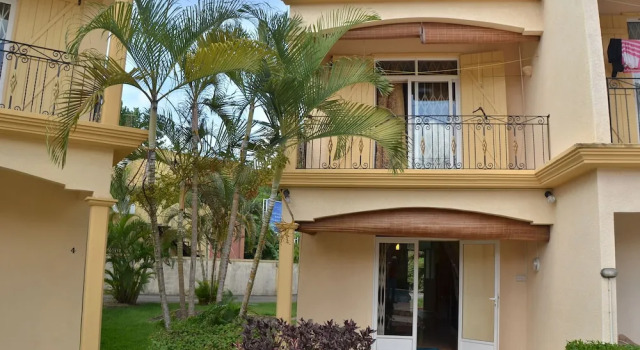 Beachfront Villa near Mont Choisy Beach, Забронировать Вилла Мон-Шуази Северное побережье Маврикия, рядом с Mont Choisy Le Golf