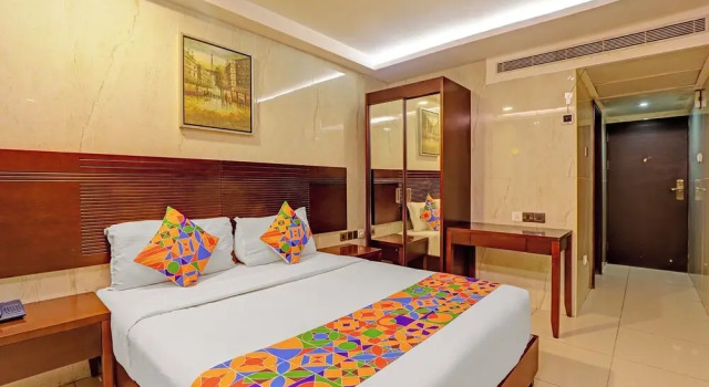 Номер Deluxe Fabhotel Western Inn