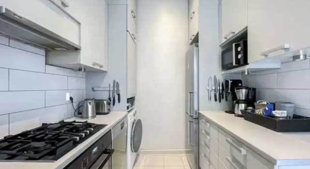 Апартаменты Comfort 5 Room Apartment by the Esplanade Park