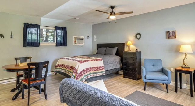 Boat, Fish, Hike! Schroon Lake Getaway, Book Lejlighed  