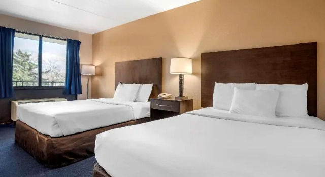 Четырёхместный номер Standard Econo Lodge Inn & Suites Rehoboth Beach