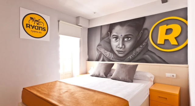 Ryans Budget, Book Hotel Ivisa 