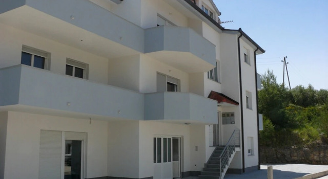 A7 - apt With 2 Balconies, 5 min Walking to Beach, Забронировать Апартаменты/квартира Отели Подстраны с парковкой, рядом с Частный Пляж «Апартментс Лавица Бич Думичич», Парковка