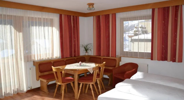 Ferienhaus am Eggli, Prenota Hotel Hotel a Tirolo con parcheggio, Parcheggio