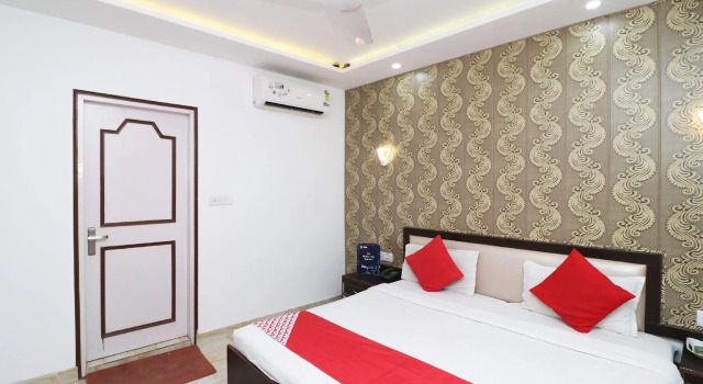 OYO 36085 Hotel Apollo Agra