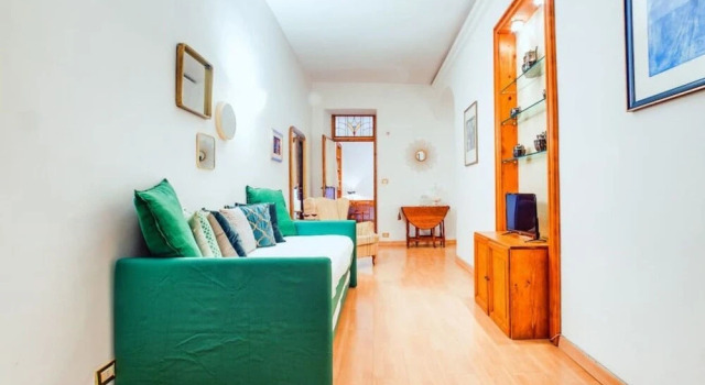 Lovely and Spacious 2 bed Flat in a Great Area, Забронировать Отель Рим Лацио, рядом с Посольство США в Риме