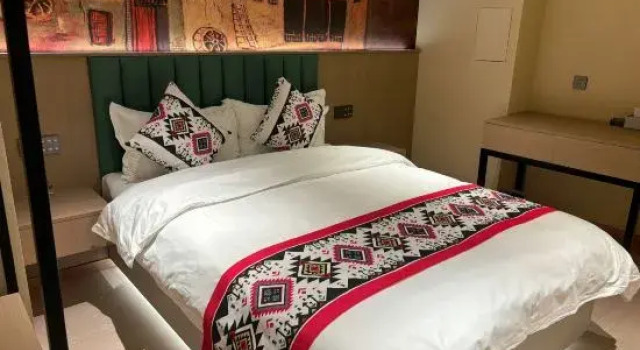 Люкс с 3 комнатами Yiran hotel (Kashgar Shenka Avenue Branch)