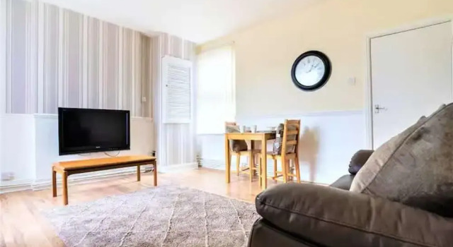 Travellers Economic Retreat in Orrell Park, Book Lejlighed Liverpool Merseyside