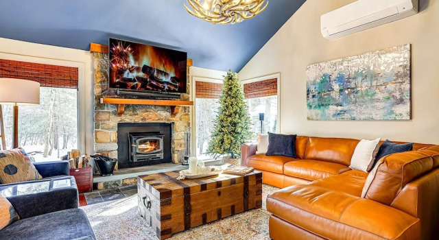 Streamside Luxury Home Lake Naomi, Book Feriehus Pocono Pines Monroe County