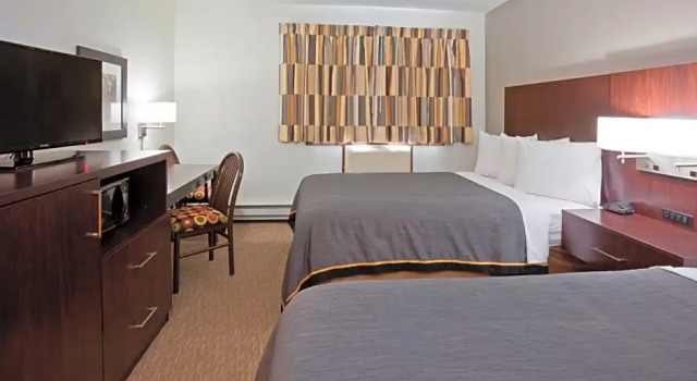 Семейный люкс Fargo Inn and Suites