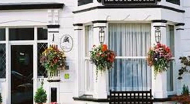 Adcote House, Забронировать Отель Отели Лландидно 4 звезды, рядом с Tina Holley Gallery, 4*