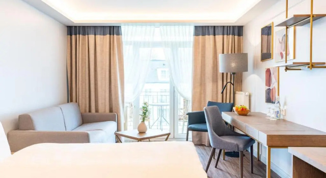 Двухместный номер Comfort с балконом SEETELHOTEL Pommerscher Hof das Wellnesshotel im Herzen der Kaiserbäder mit direktem Zugang zur Wellnessoase Shehrazade