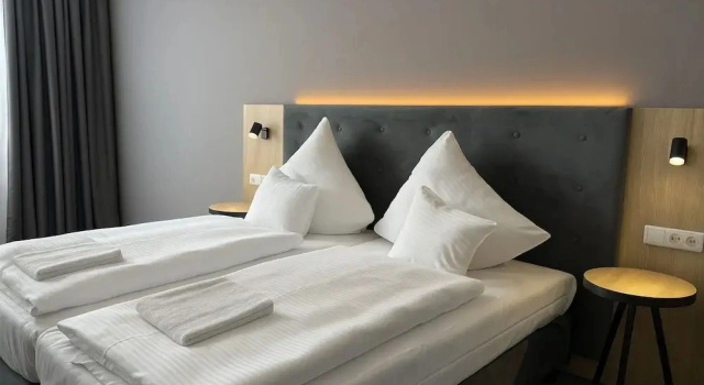 Номер Deluxe с балконом HI Grand City Hotel