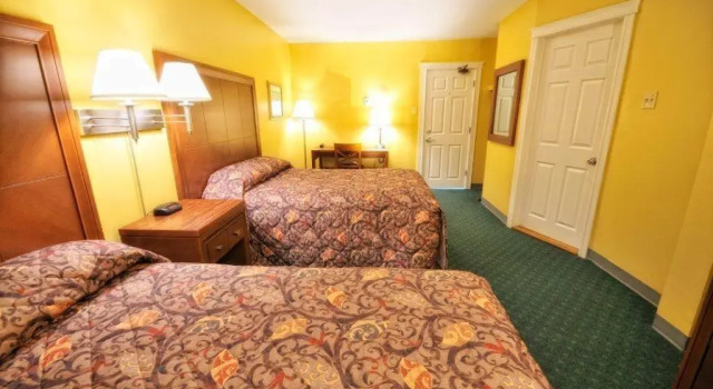 Четырёхместный номер Standard Driftwood Inn