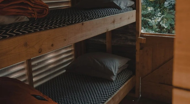 6 Person Cabin, Surrounded by Nature in Tintagel, Varaa Lomakoti Mökit kohteessa Merseyside, Mökki