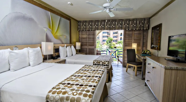Camera quadrupla Standard con balcone e con vista Accra Beach Hotel