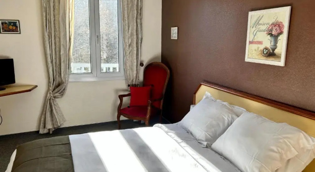 Двухместный номер Standard Logis Hôtel Teyssier