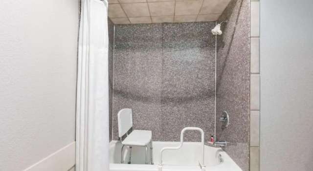 Двухместный номер Accessible Standard Ramada by Wyndham Oklahoma City Airport North
