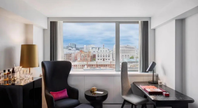 Номер Deluxe с видом на реку Sea Containers London