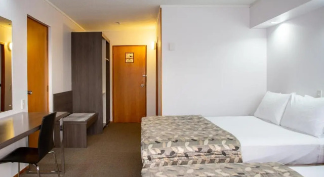 Четырёхместный номер Superior Auckland Rose Park Hotel