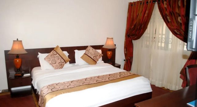 Двухместный номер Executive с балконом Grand Inn & Suites