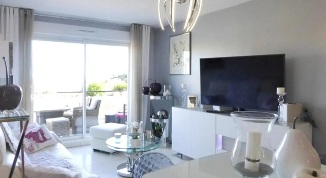 Apartment With one Bedroom in Mandelieu-la-napoule, With Wonderful sea View, Shared Pool, Enclosed Garden - 3 km From the Beach