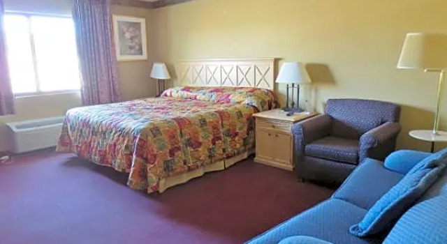 Двухместная студия люкс Deluxe Days Inn & Suites by Wyndham Caseyville