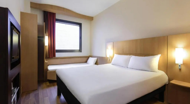 Трёхместный номер Standard ibis Paris 17 Clichy-Batignolles