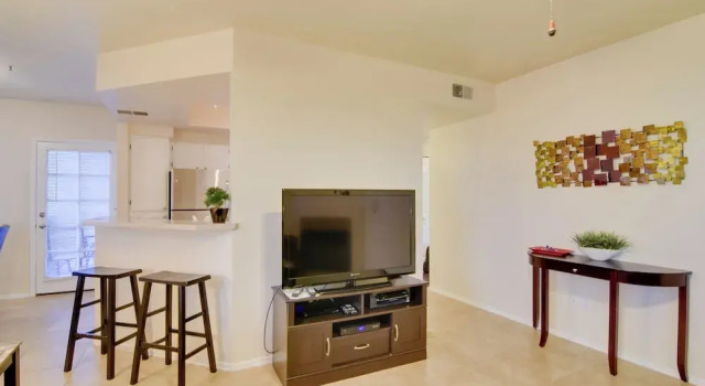 Walkable Scottsdale Gem w/ Pool Access, Забронировать Апартаменты/квартира Отели Скотсдейл с парковкой, Парковка