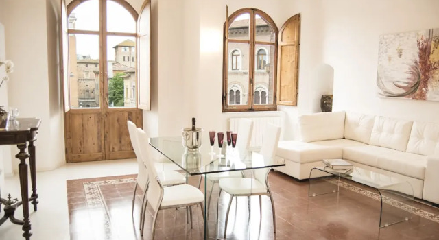 Numero 12 White Home 14, Забронировать Отель Сиена Siena Area, рядом с Национальный музей этрусской археологии